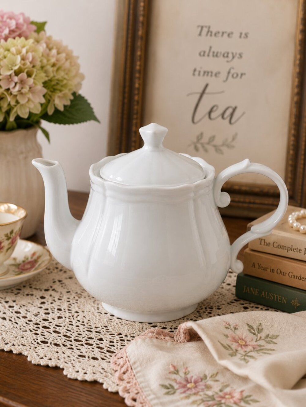VTG Heirloom Collection White Porcelain Teapot w/Lid Elegant Classic Tea Service